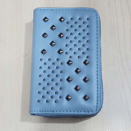 BILLETERA MEDIANA  CON DOBLE CIERRE Y TACHAS CELESTE